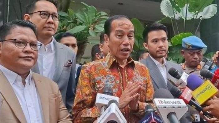 TUDINGAN IJAZAH PALSU - Presiden RI ke-7, Joko Widodo (Jokowi) melaporkan soal tudingan ijazah palsu ke Polda Metro Jaya, Jakarta, Rabu (30/4/2025). Jokowi melaporkan 5 orang.