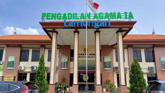 Kantor Pengadilan Agama Lamongan dalam artikel berjudul