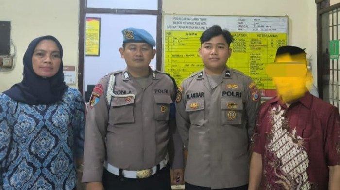 Kanit PPA Satreskrim Polresta Malang Kota, Iptu Khusnul Khatimah (kiri) berikut dengan pelaku pencabulan yang telah diamankan berinisial PBS
