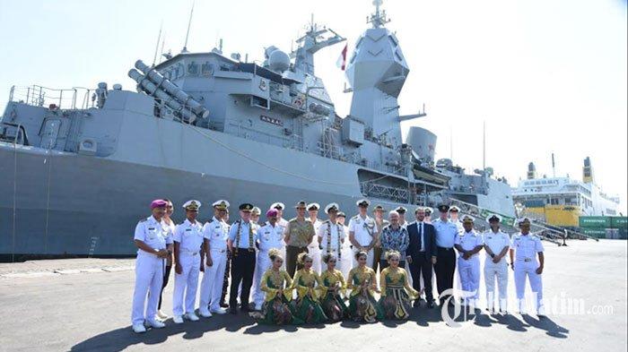 Kapal Laut Australia HMAS ANZAC dan krunya mengunjungi Surabaya dan bersandar di Dermaga Jamrud Utara Pelabuhan Tanjung Perak Surabaya pada Indo-Pacific Endeavour 2023 (IPE 23), Selasa (1/8/2023). Satuan tugas ini akan melakukan sejumlah kegiatan bilateral termasuk pelepasan kapal selam dan pertukaran keahlian dalam bidang penyelamatan lokakarya keamanan dan perdamaian gender dan beberapa kegiatan dengan pemerintah lokal.
Selain dengan Indonesia, IPE 23 juga melakukan kegiatan bersama dengan beberapa Negara, diantaranya Bangladesh, Brunei, Kamboja, India, Laos, Malaysia, Maladewa, Filipina, Singapura, Sri Lanka, Timor Leste, Thailand dan Vietnam.