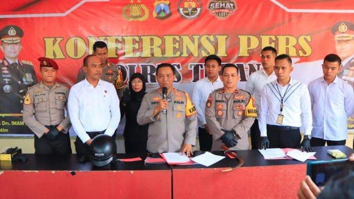 Kapolres Tuban, AKBP Suryono dan jajaran saat konferensi pers di Mapolres Tuban, Senin (6/11/2023) siang.