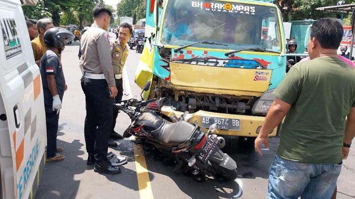 Kondisi Kendaraan Pasca Kecelakaan Adu Banteng Motor vs Truk di Jombang, Jumat (17/1/2025)