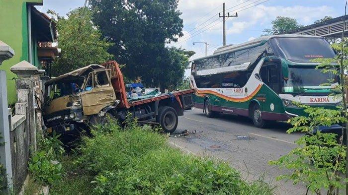 JALUR TENGKORAK : Kendaraan truk mengalami kecelakaan di jalan raya jalur nasional Kabupaten Sampang, Madura beberapa waktu lalu. Di momen arus mudik dan balik lebaran Idul Fitri 1446 H pengendaran harus waspada di jalur tengkorak di Sampang.
