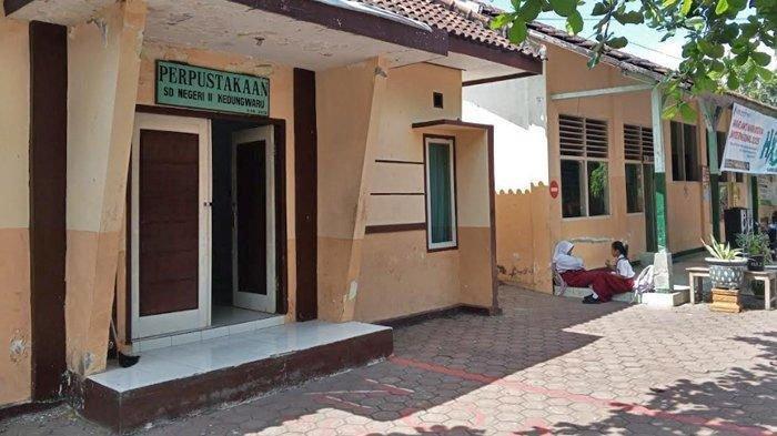 SEPI - Suasana sepi di SDN 2 Kedungwaru, Kabupaten Tulungagung, setelah pelaksanaan MPLS, Senin (14/7/2025) siang. SDN 2 Kedungwaru hanya mendapatkan dua siswa selama Sistem Penerimaan Murid Baru (SPMB) 2025.