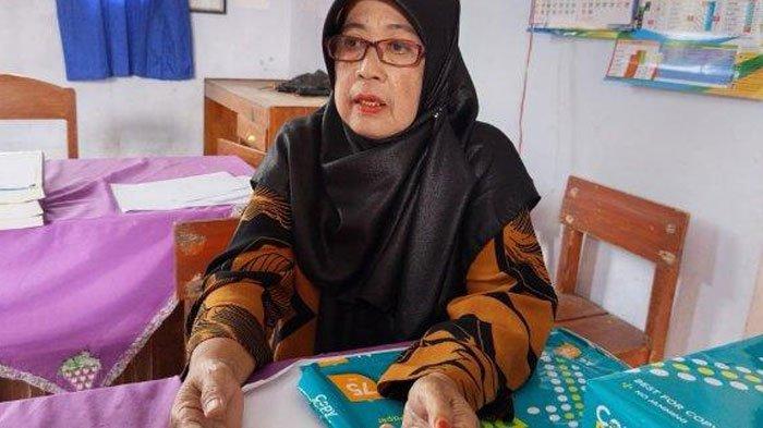 TAK ADA MURID BARU MENDAFTAR - Kepala SDN 5 Kraton, Tati Patmawati, sedih tahun ini sekolahnya tidak mendapatkan satu pun calon murid baru.