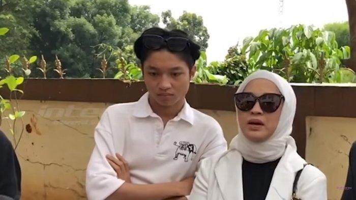 Kiesha Alvaro, anak sulung Okie Agustina mengungkap pesan ayahnya yakni Pasha Ungu. Ia diminta ayahnya untuk menjaga ibunya.