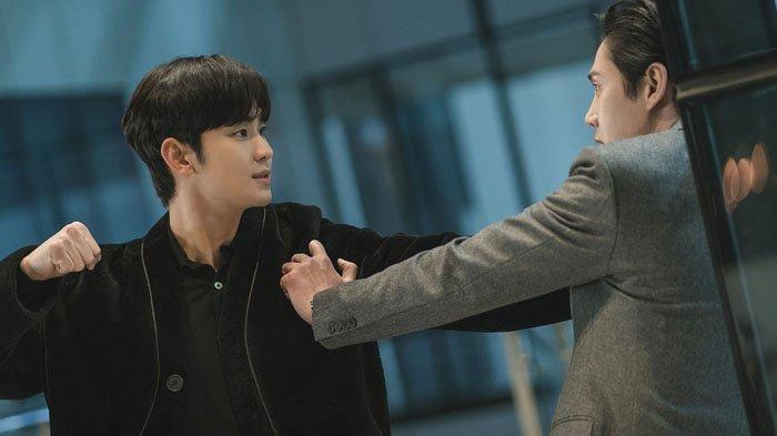 Aktor Kim Soo Hyun dan Park Sung Hoon dalam drama Korea terbaru 'Queen Of Tears' yang tayang di Netflix, 2024.