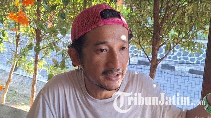 Komedian Isa Bajaj, ketika ditemui di Warung Eropa, Kecamatan/Kabupaten Magetan, Jawa Timur, Minggu (21/4/2024).