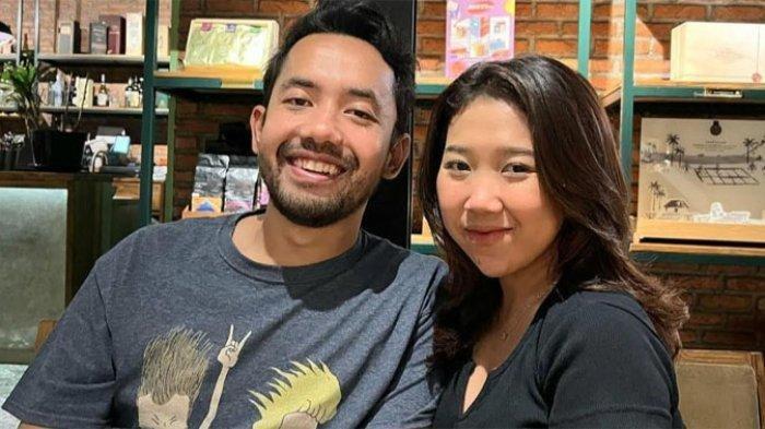 Komika Kiky Saputri bersama suaminya, Khairi.