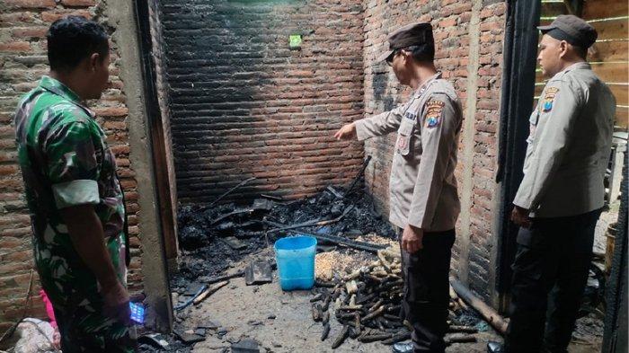 Kondisi dapur rumah Sumari (51) setelah terbakar di Tulungagung, korban alami luka bakar hingga 30 persen.
