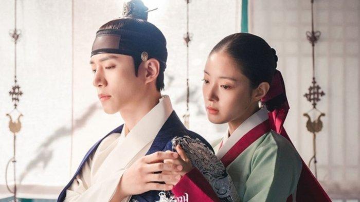 Lee Junho 2PM dan Lee Se Young dalam drama Korea The Red Sleeve.