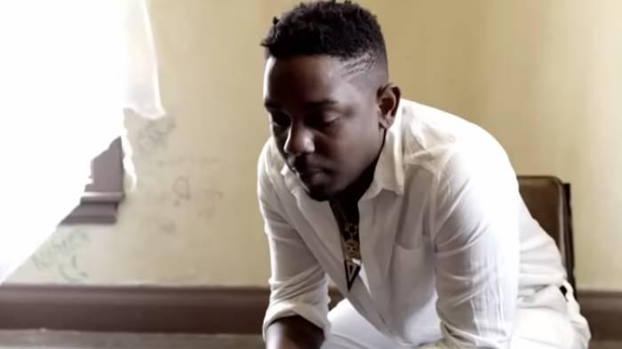 LIRIK LAGU - Simak lirik dan terjemahan lagu Swimming Pools - Kendrick Lamar.