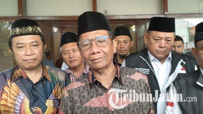Calon Wakil Presiden (Cawapres), Mahfud MD bertandang ke Pondok Pesantren (Ponpes) Nurul Jadid, Kecamatan Paiton, Kabupaten Probolinggo, Jawa Timur, Minggu (3/12/2023).
