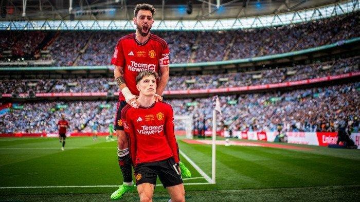Selebrasi winger Manchester United, Alejandro Garnacho saat melawan Manchester City di Final FA Cup, Sabtu (25/5/2024). Bruno Fernandes dipuji pelatih Manchester United Ruben Amorim jadi pemain sempurna.