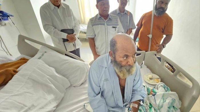 Mantan Gubernur Papua Lukas Enembe tengah dirawat di Rumah Sakit Pusat Angkatan Darat (RSPAD) Gatot Subroto, Jakarta, Minggu (8/10/2023) setelah terjatuh dari kamar mandi. Pengacaranya Petrus Bala Pattyona menyebutkan, akibat peristiwa tersebut Lukas Enembe mengalami pendarahan di rongga kepala.