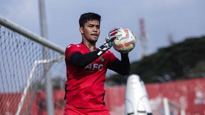 Miswar Saputra resmi direkrut untuk mengisi posisi penjaga gawang Persik Kediri, menjelang akhir putaran pertama Liga 1 2023-2024, Rabu (18/10/2023).