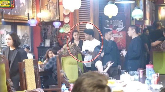Momen Aaliyah Massaid dan Thariq Halilintar bisik-bisik.