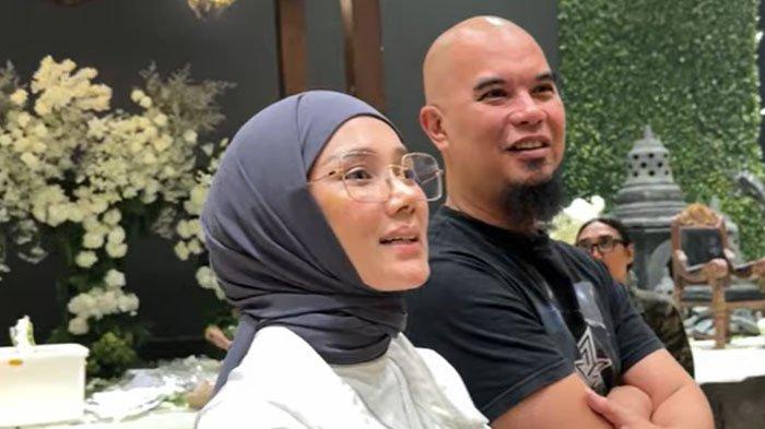 DIPROTES - Musisi Ahmad Dhani mengaku dirinya upload video kompilasi ghibahan Maia Estianty tanpa diskusi dengan Mulan Jameela. Dhani juga mengatakan diprotes ketiga anaknya, Al El Dul, Jumat (11/7/2025).