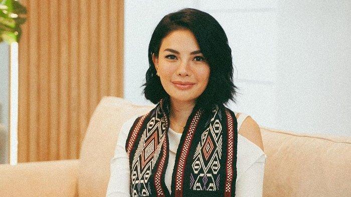 Nikita Mirzani bagikan video mellow curahkan isi hatinya kala tengah merindukan mendiang ibu.