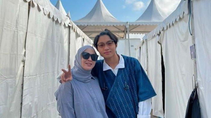 Okie Agustina bersama dengan sang anak, Keisha Alvaro - Sosok anak bikin Okie Agustina bisa tegar hadapi isu perselingkuhan Gunawan Dwi Cahyo