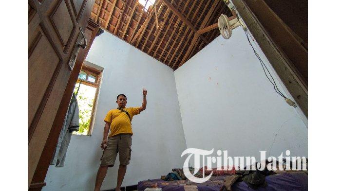 Parasut dan balon udara tanpa awak berisi petasan meledak di Ponorogo, Jawa Timur, Senin (17/6/2024). Tepatnya di rumah milik Hariyanto di Desa Dadapan, Kecamatan Balong, Kabupaten Ponorogo.