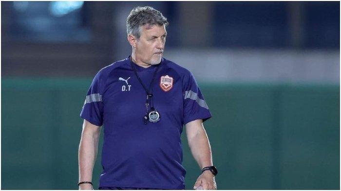 SESUMBAR DRAGAN TALAJIC - Pelatih asal Bosnia Dragan Talajic dalam sesi Pemusatan Latihan (TC) Timnas Bahrain menjelang pertandingan ronde 3 Kualifikasi Piala Dunia 2026. Sesumbar pelatih Bahrain bakal main dominan lawan Timnas Indonesia.