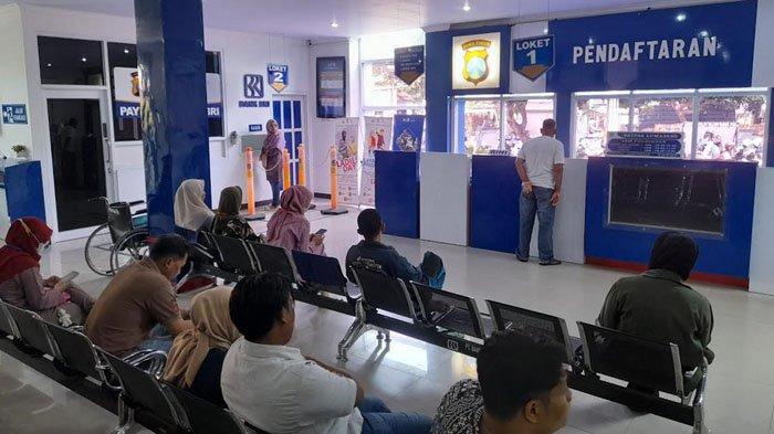 Pelayanan di Satpas SIM Satlantas Polres Lumajang, Rabu (6/11/2024).