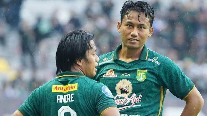 Pemain Persebaya Surabaya, Kadek Raditya dalam laga Persebaya, 2024.