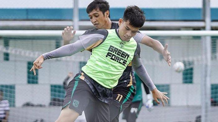 Pemain Persebaya Surabaya berlatih jelang menghadapi laga PSM Makassar vs Persebaya di Stadion Batakan, Balikpapan, Rabu (28/2/2024).