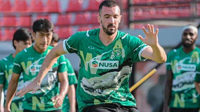 Pemain Persebaya Surabaya dalam sesi latihan jelang laga Persik Kediri vs Persebaya Surabaya pada pekan terakhir putaran pertama Liga 1 2023-2024, di Stadion Brawijaya Kediri, Jumat (27/10/2023) mendatang.