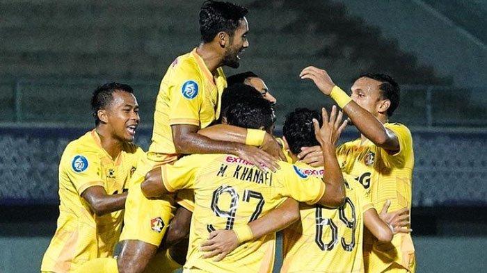 Pemain Persik Kediri merayakan gol - Laga Persita Tangerang vs Persik Kediri pada pekan ke-15 Liga 1 2023-2024 di Stadion Indomilk Arena Tangerang, Minggu (8/10/2023) berakhir imbang 2-2.