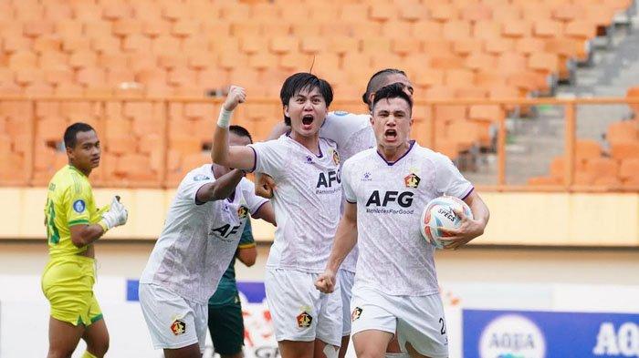 Pemain Persik Kediri merayakan gol di laga Persikabo 1973 vs Persik Kediri yang digelar di Stadion Wibawa Mukti Cikarang Bekasi, Sabtu (23/9/2023).