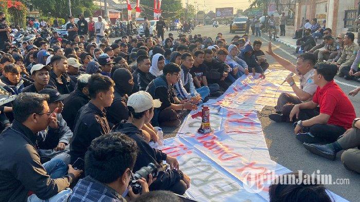 Pendemo Mengaku Aliansi Fans Persepon Bertemu Sekda Ponorogo