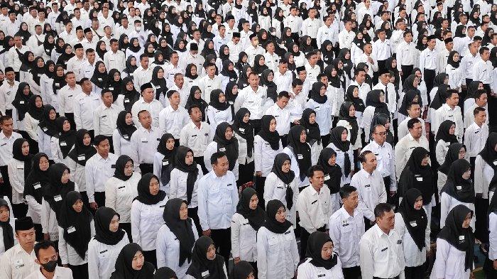 Pengangkatan Pegawai Pemerintah dengan Perjanjian Kerja (PPPK) di GOR Gajah Putih, Jalan Brigjen Soetran, Kecamatan/Kabupaten Trenggalek.
