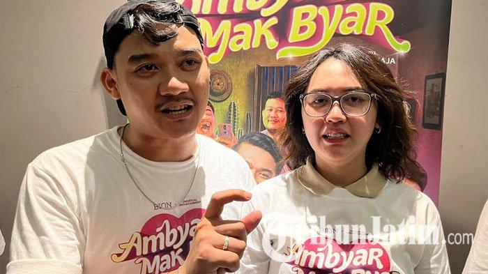 Penyanyi Happy Asmara dan Gilga Sahid menghadiri gala premiere film 'Ambyar Mak Byar' di CGV Kediri Mall, Minggu (5/1/2025) petang.