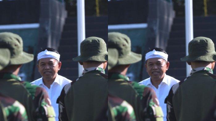 KEBIJAKAN DEDI MULYADI - Gubernur Jawa Barat Dedi Mulyadi saat mengunjungi tempat pembinaan siswa bermasalah di barak militer di Resimen Artileri Medan 1 Sthira Yudha, Batalyon Artileri Medan 9, Purwakarta, Jawa Barat, Senin (5/5/2025) pagi. Baru-baru ini Dedi Mulyadi dilaporkan ke Komnas HAM oleh seorang orangtua murid.