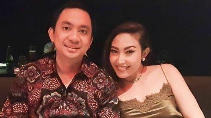 Ayu Dewi dan Regi Datau.