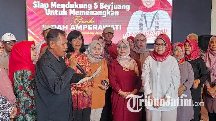 Persatuan Purnawirawan (PP) Polri Lumajang menyatakan dukungannya kepada Bakal Calon Bupati Lumajang, Indah Amperawati Masdar di Pilkada Lumajang 2024, Selasa (4/6/2024).