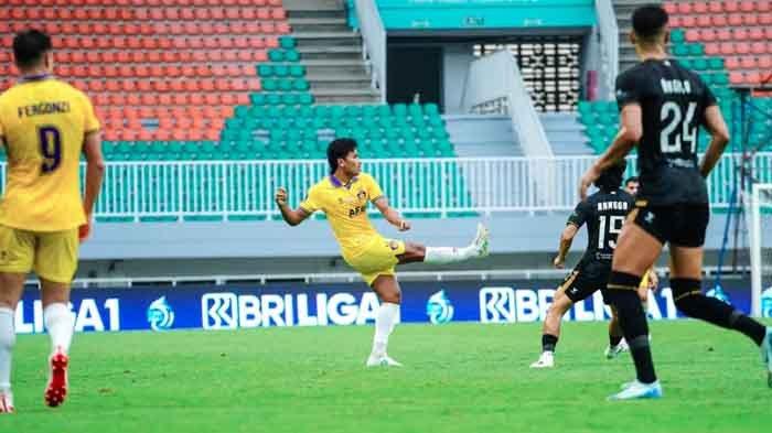 Persik Kediri resmi meminjamkan Ahmad Agung Setiabudi, ke Persib Bandung, Rabu (15/1/2025).