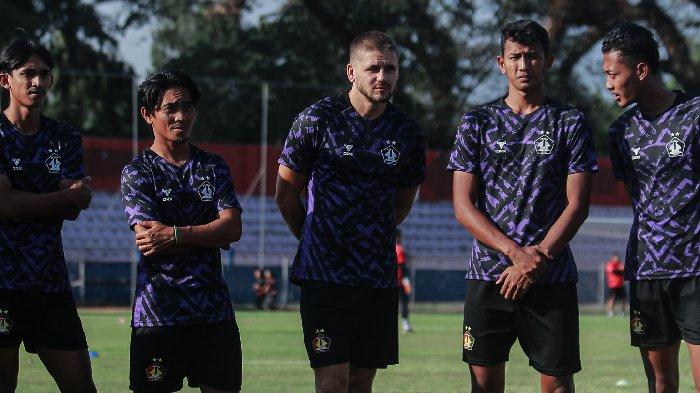 Persik Kediri resmi merekrut Majed Osman di bursa transfer awal musim 2024/2025.
