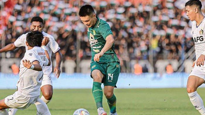 Persik Kediri melumat Persebaya Surabaya 4 gol tanpa balas pada laga pekan ke-17 Persik Kediri vs Persebaya Surabaya di Stadion Brawijaya Kediri, Jumat (27/10/2023) sore.