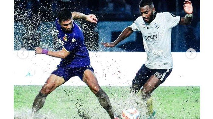 Persik Kediri vs RANS Nusantara FC 4-3 - Persik Kediri berhasil mengantongi tiga poin penuh di laga pekan ke-28 Liga 1 2023/2024 melawan RANS Nusantara FC, di Stadion Brawijaya Kediri, Jumat (8/3/2024).