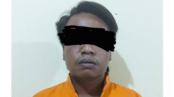 PENGANIAYAAN - Polres Nganjuk meringkus LM (28), warga Dusun Karanganom, Desa Pacewetan, Kecamatan Pace, Kabupaten Nganjuk, Sabtu (14/6/2025). LM diringkus usai melakukan penganiayaan terhadap tetangganya sendiri.
