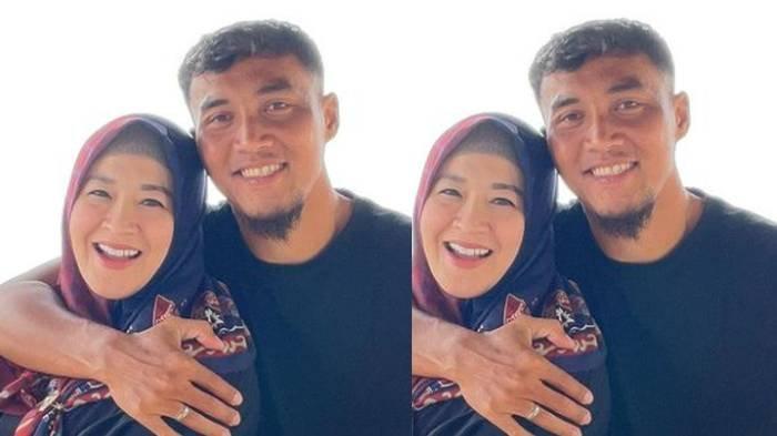 Potret pesepakbola Gunawan Dwi Cahyo dan Okie Agustina.