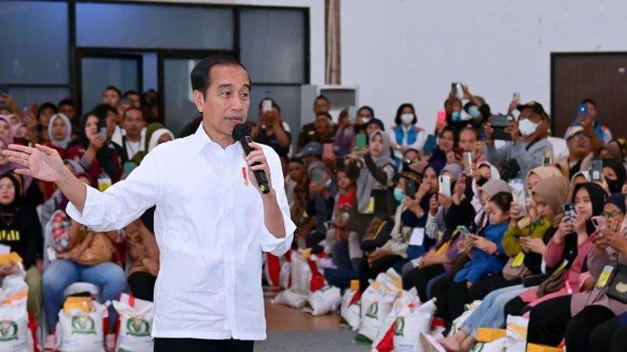 Presiden Jokowi tanggapi santai soal isu dirinya masuk ke Partai Golkar