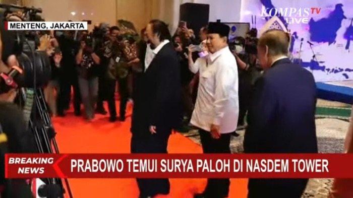 Presiden terpilih Prabowo Subianto jalan bersama Ketua Umum NasDem, Surya Paloh saat di NasDem Tower, Jakarta, Jumat (22/3/2024)