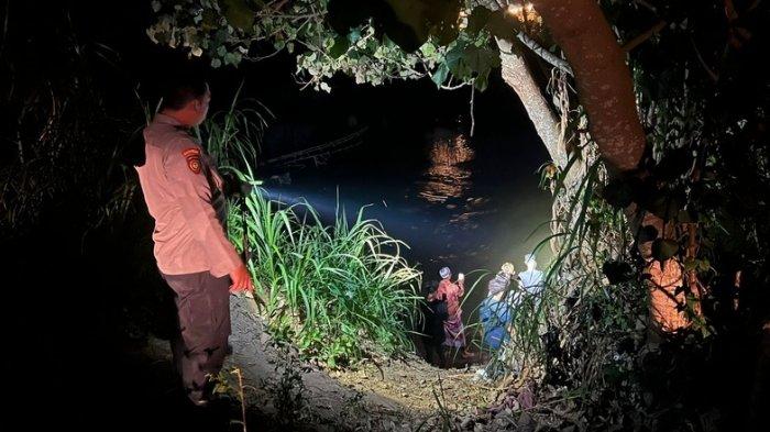 Proses pencarian korban yang hilang di Sungai Brantas, Tulungagung pada Jumat, (12/7/2024) malam.