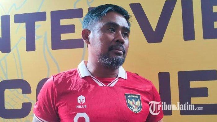 Purwanto Suwondo saat mengunjungi Grand Swiss-Belhotel Darmo, Surabaya, sebelum akhirnya berangkat menuju Stadion Gelora Bung Tomo menyaksikan putranya, Arkhan Kaka tanding Piala Dunia U-17, Kamis, (16/11/2023).