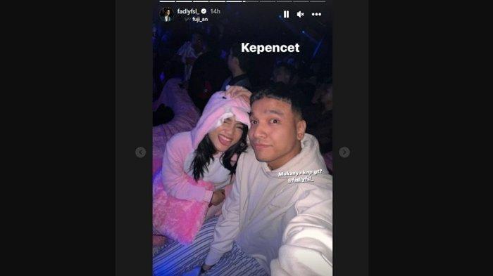 Baru-baru ini Rebecca Klopper dan Fadly Faisal terciduk sama-sama menghadiri pesta ulang tahun Erika Carlina yang bertema pajama's party.