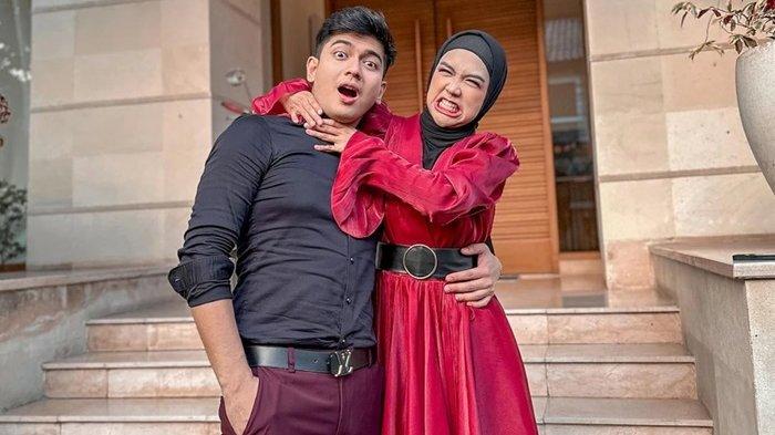 Foto Teuku Ryan dan Ria Ricis. Di tengah isu keretakan ruamh tangga tersebut, Teuku Ryan menyiratkan bahwa dirinya tidak ingin bercerai dari Ria Ricis.